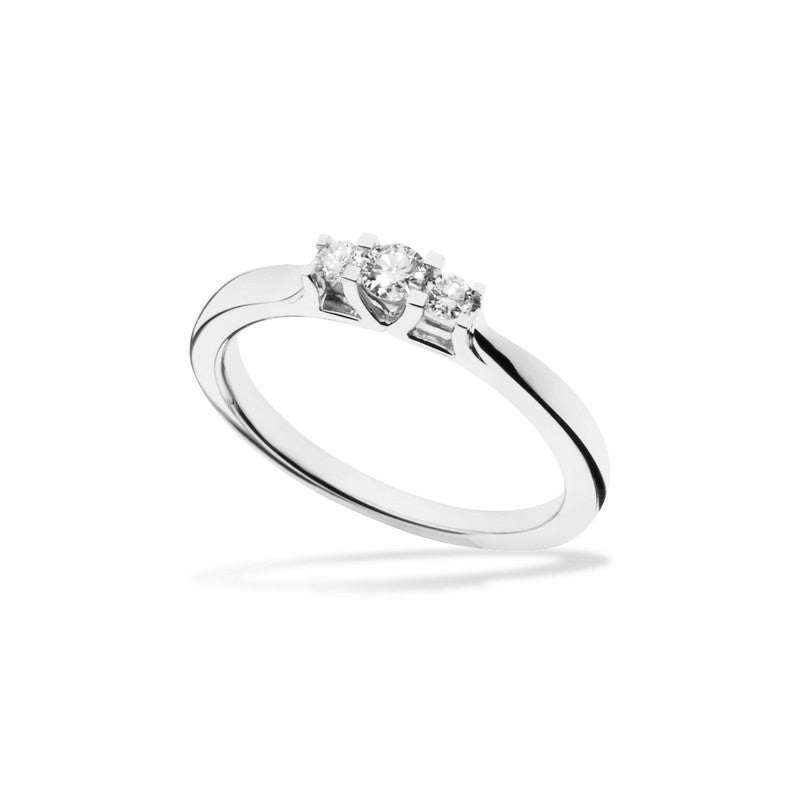 Zoya ring i 14 karat hvidguld med 3 diamanter fra Scrouples (0,18 ct)